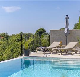 Luxury 4-Bedroom Villa with generous sized Infinity Pool near Buje, Istria. Sleeps 8
